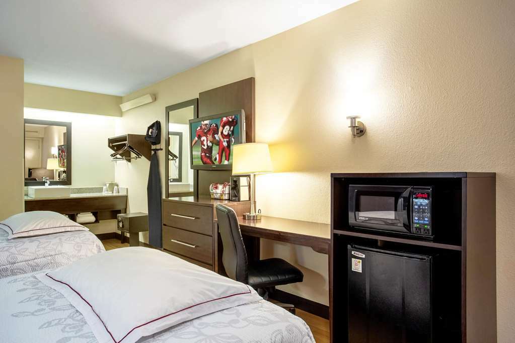 Red Roof Inn Cleveland - Mentor/ Willoughby Room photo